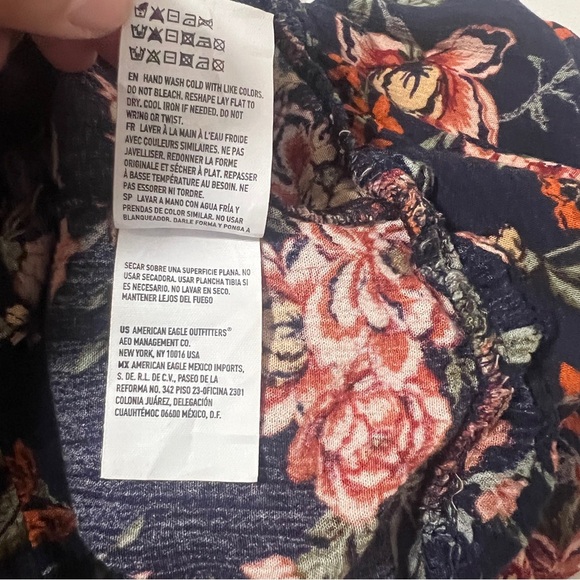 American Eagle Women’s High Waisted Flowy Floral Ruffle Shorts in Navy Size S - Picture 8 of 10